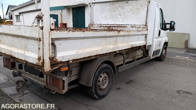 PEUGEOT BOXER 2.2 HDI AVEC BENNE ET COFFRE CABINE - Kipper bestelwagen: afbeelding 2 PEUGEOT BOXER 2.2 HDI AVEC BENNE ET COFFRE CABINE - Kipper bestelwagen: afbeelding 2