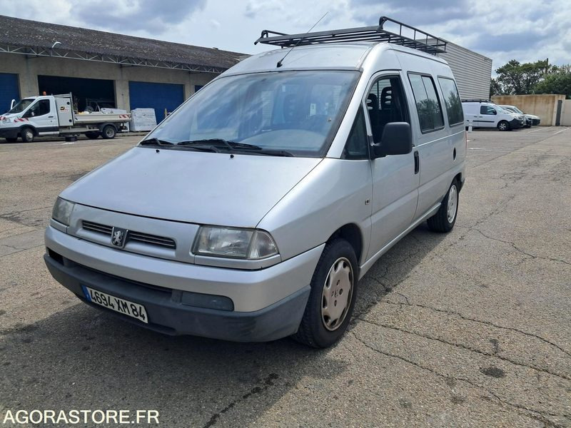 PEUGEOT EXPERT COMBI 8 PLACES - Minibus, Personenvervoer: afbeelding 1 PEUGEOT EXPERT COMBI 8 PLACES - Minibus, Personenvervoer: afbeelding 1