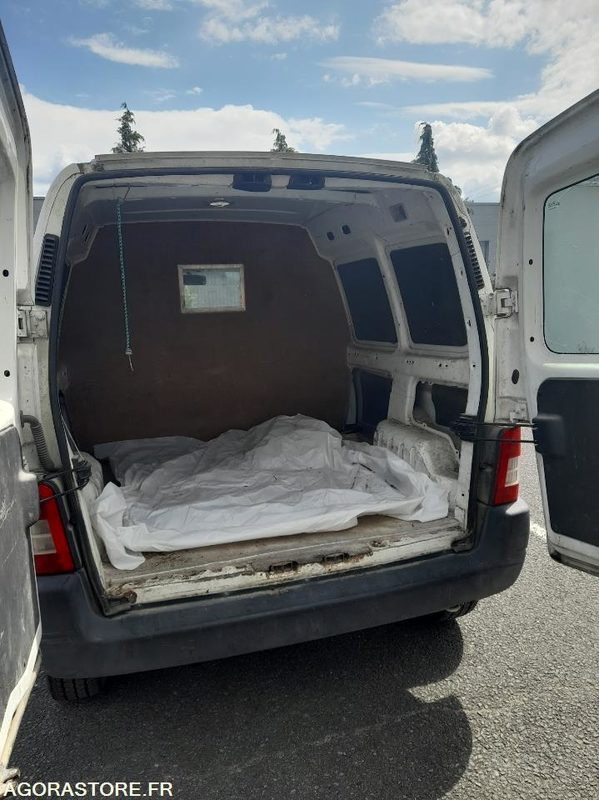 PEUGEOT PARTNER 2006 - Kleine bestelwagen: afbeelding 3 PEUGEOT PARTNER 2006 - Kleine bestelwagen: afbeelding 3