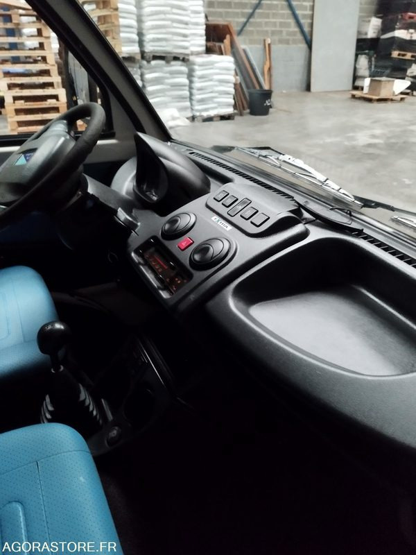 PIAGGIO PORTER - Kipper bestelwagen: afbeelding 5 PIAGGIO PORTER - Kipper bestelwagen: afbeelding 5