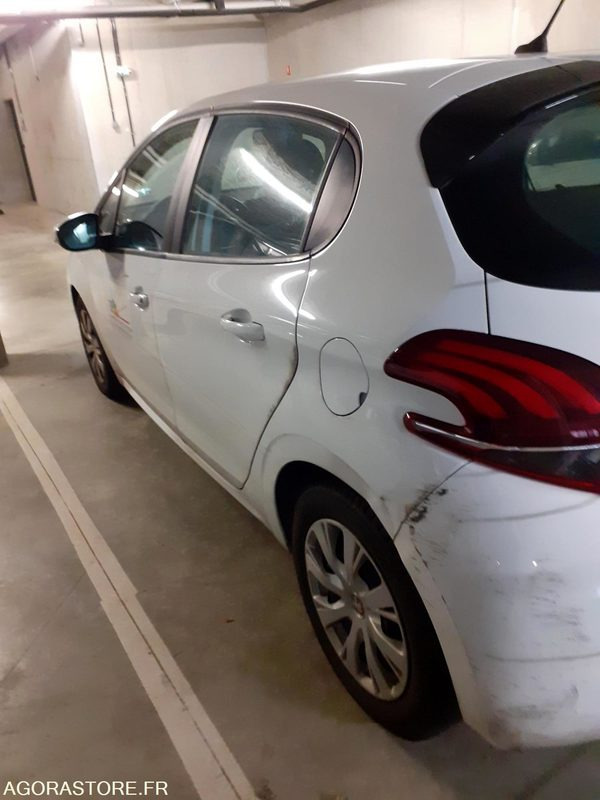 Peugeot 208 - 2015 - 210947kms - Personenwagen: afbeelding 3 Peugeot 208 - 2015 - 210947kms - Personenwagen: afbeelding 3