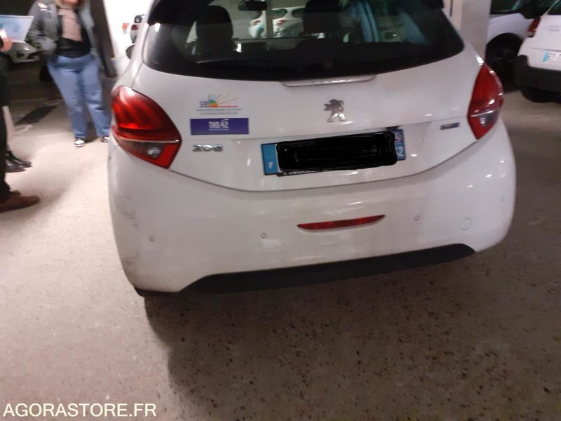 Peugeot 208 - 2015 - 210947kms - Personenwagen: afbeelding 2 Peugeot 208 - 2015 - 210947kms - Personenwagen: afbeelding 2