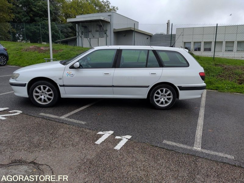 Peugeot 406 st pack sport break 2.2 essence 16v 160cv - Stationwagen: afbeelding 2 Peugeot 406 st pack sport break 2.2 essence 16v 160cv - Stationwagen: afbeelding 2