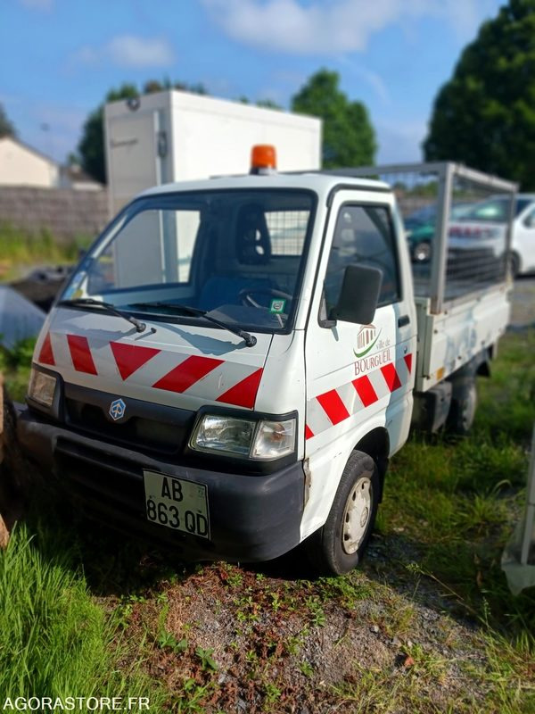 Piaggio Porter 90787 kms 2009 - Kipper bestelwagen: afbeelding 1 Piaggio Porter 90787 kms 2009 - Kipper bestelwagen: afbeelding 1