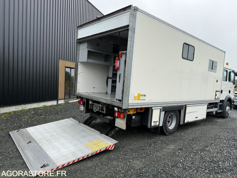 Porteur MAN TGM 15.250 cabine 7 places caisson base vie atelier hayon - 20500KM- - Bakwagen: afbeelding 3 Porteur MAN TGM 15.250 cabine 7 places caisson base vie atelier hayon - 20500KM- - Bakwagen: afbeelding 3