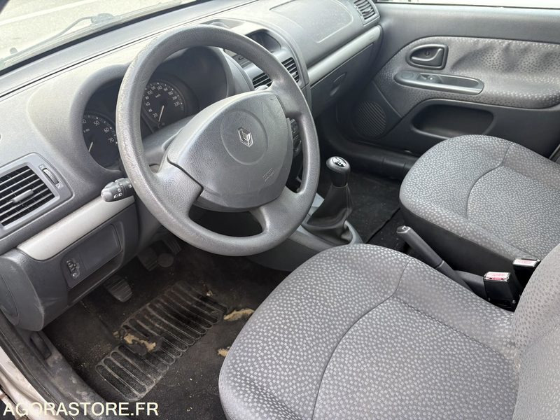RENAULT CLIO 3 - Personenwagen: afbeelding 5 RENAULT CLIO 3 - Personenwagen: afbeelding 5