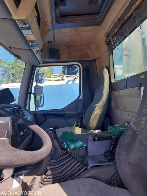 RENAULT Kerax Hydrocureur HUWER 2003 - 225000 KM ROULANT VENTE EXPORT UNIQUEMENT - Vacuümwagen: afbeelding 4 RENAULT Kerax Hydrocureur HUWER 2003 - 225000 KM ROULANT VENTE EXPORT UNIQUEMENT - Vacuümwagen: afbeelding 4