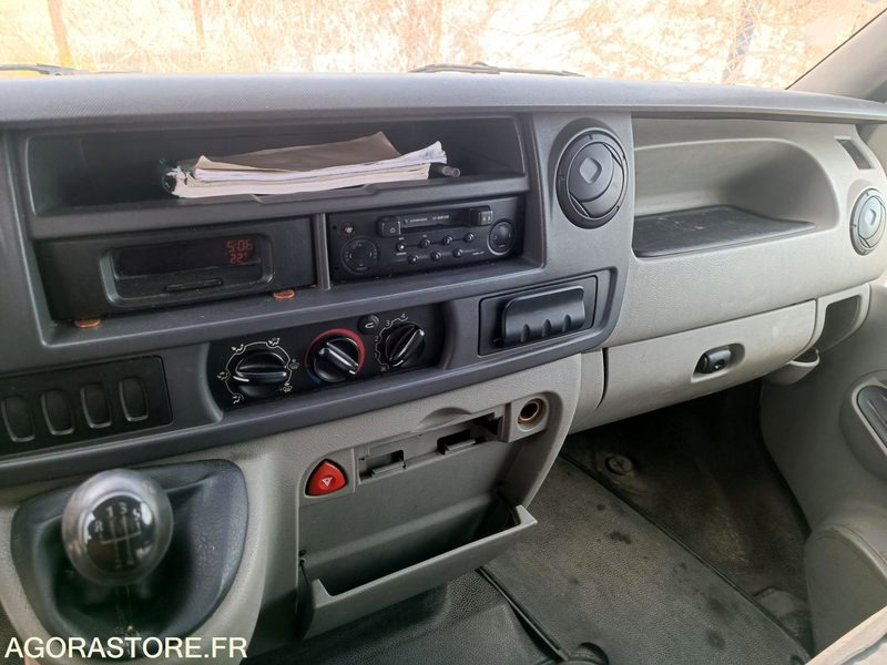 Gesloten bestelwagen RENAULT MASTER - 2004 - 185782km: afbeelding 8