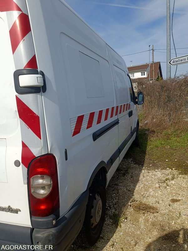 RENAULT MASTER - 2004 - 185782km - Gesloten bestelwagen: afbeelding 4 RENAULT MASTER - 2004 - 185782km - Gesloten bestelwagen: afbeelding 4