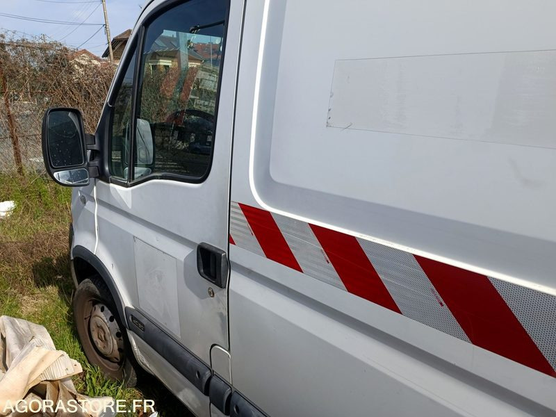 RENAULT MASTER - 2004 - 185782km - Gesloten bestelwagen: afbeelding 1 RENAULT MASTER - 2004 - 185782km - Gesloten bestelwagen: afbeelding 1