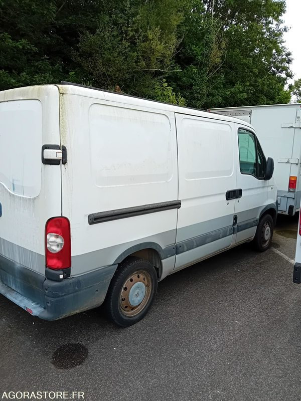 RENAULT MASTER II 2004 - Gesloten bestelwagen: afbeelding 4 RENAULT MASTER II 2004 - Gesloten bestelwagen: afbeelding 4