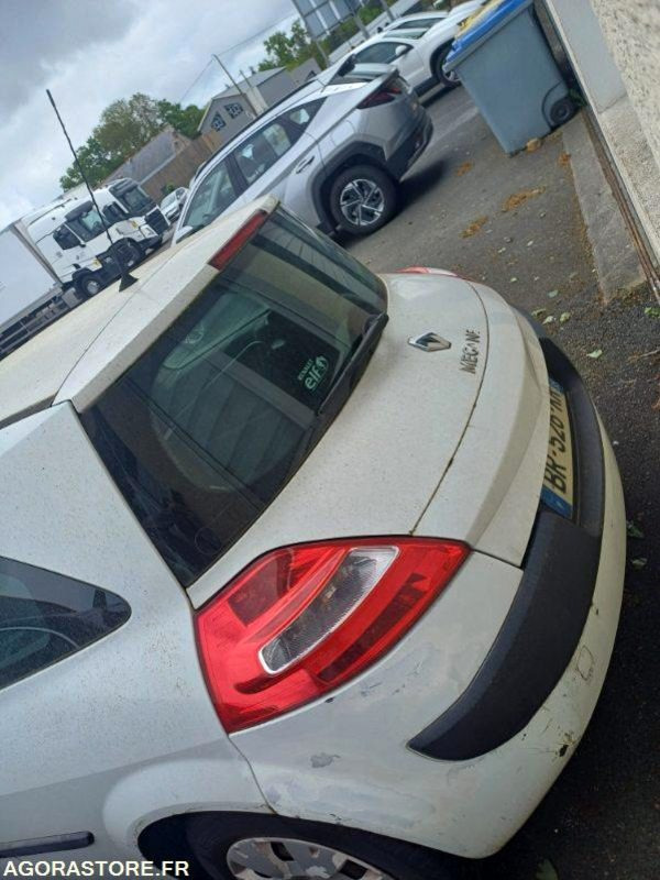 RENAULT MEGANE -152 169 KM - 2008 - BR-526-KR - Personenwagen: afbeelding 4 RENAULT MEGANE -152 169 KM - 2008 - BR-526-KR - Personenwagen: afbeelding 4