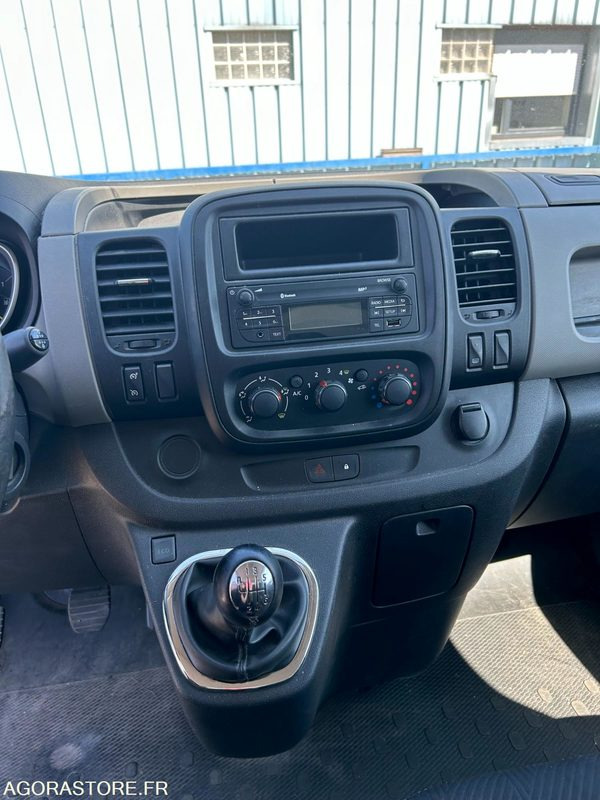RENAULT TRAFIC 2015 - Gesloten bestelwagen: afbeelding 1 RENAULT TRAFIC 2015 - Gesloten bestelwagen: afbeelding 1