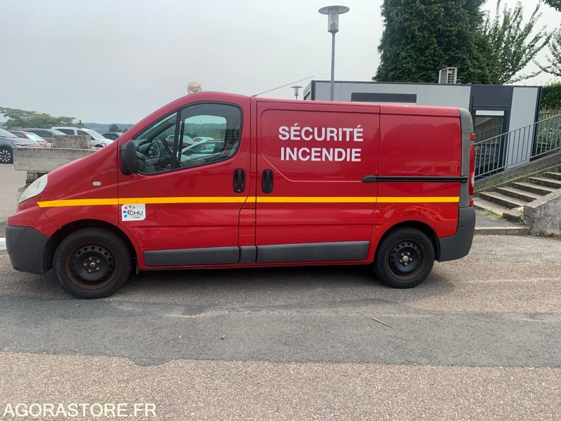 RENAULT Trafic II Fourgon Phase 2 L1H1 2.0 dCi 16V 90 cv - Gesloten bestelwagen: afbeelding 3 RENAULT Trafic II Fourgon Phase 2 L1H1 2.0 dCi 16V 90 cv - Gesloten bestelwagen: afbeelding 3