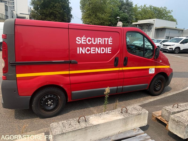 RENAULT Trafic II Fourgon Phase 2 L1H1 2.0 dCi 16V 90 cv - Gesloten bestelwagen: afbeelding 5 RENAULT Trafic II Fourgon Phase 2 L1H1 2.0 dCi 16V 90 cv - Gesloten bestelwagen: afbeelding 5
