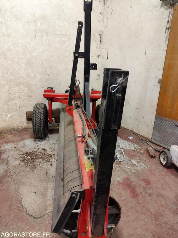 ROULEAU QUIVOGNE RSR 300 TRES PEU SERVI ANNEE 2003 - Tuinmachine: afbeelding 1 ROULEAU QUIVOGNE RSR 300 TRES PEU SERVI ANNEE 2003 - Tuinmachine: afbeelding 1