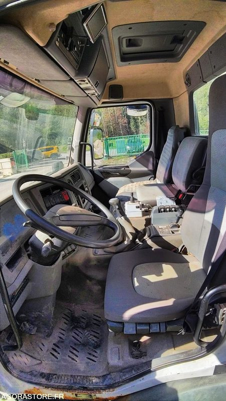 Renault KERAX 2004 - 252967 kms - Kipper bestelwagen: afbeelding 5 Renault KERAX 2004 - 252967 kms - Kipper bestelwagen: afbeelding 5