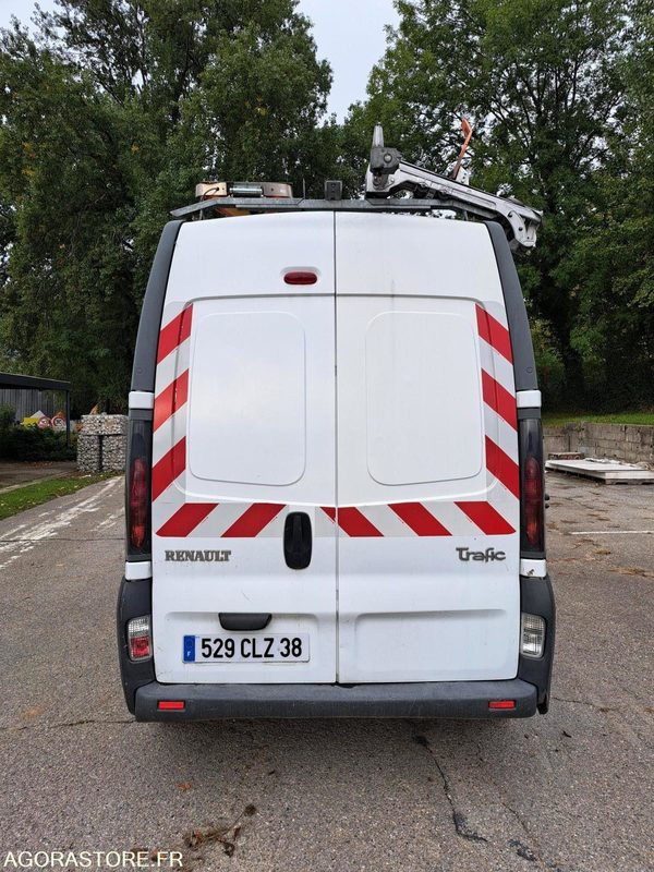 Renault Trafic - 2005 - 79515kms - 529 CLZ 38 - Gesloten bestelwagen: afbeelding 4 Renault Trafic - 2005 - 79515kms - 529 CLZ 38 - Gesloten bestelwagen: afbeelding 4