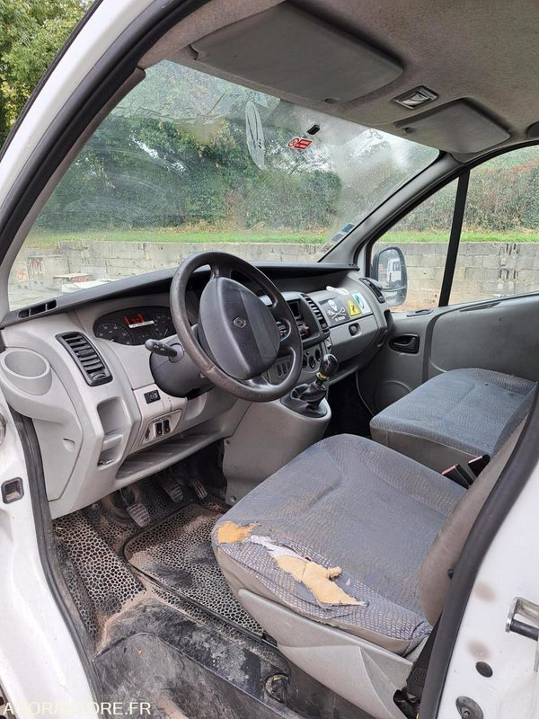 Renault Trafic - 2005 - 79515kms - 529 CLZ 38 - Gesloten bestelwagen: afbeelding 5 Renault Trafic - 2005 - 79515kms - 529 CLZ 38 - Gesloten bestelwagen: afbeelding 5