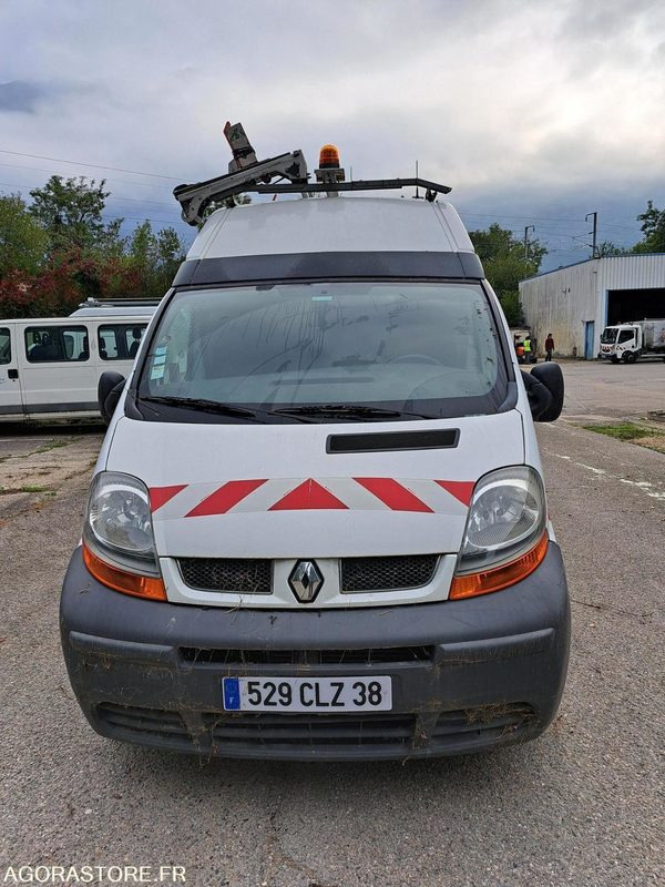 Renault Trafic - 2005 - 79515kms - 529 CLZ 38 - Gesloten bestelwagen: afbeelding 3 Renault Trafic - 2005 - 79515kms - 529 CLZ 38 - Gesloten bestelwagen: afbeelding 3