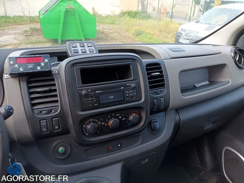 Gesloten bestelwagen Renault Trafic - 255439 kms - 2016: afbeelding 12 Gesloten bestelwagen Renault Trafic - 255439 kms - 2016: afbeelding 12