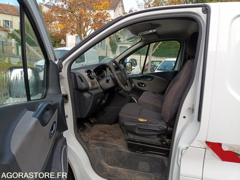 Gesloten bestelwagen Renault Trafic - 255439 kms - 2016: afbeelding 8 Gesloten bestelwagen Renault Trafic - 255439 kms - 2016: afbeelding 8