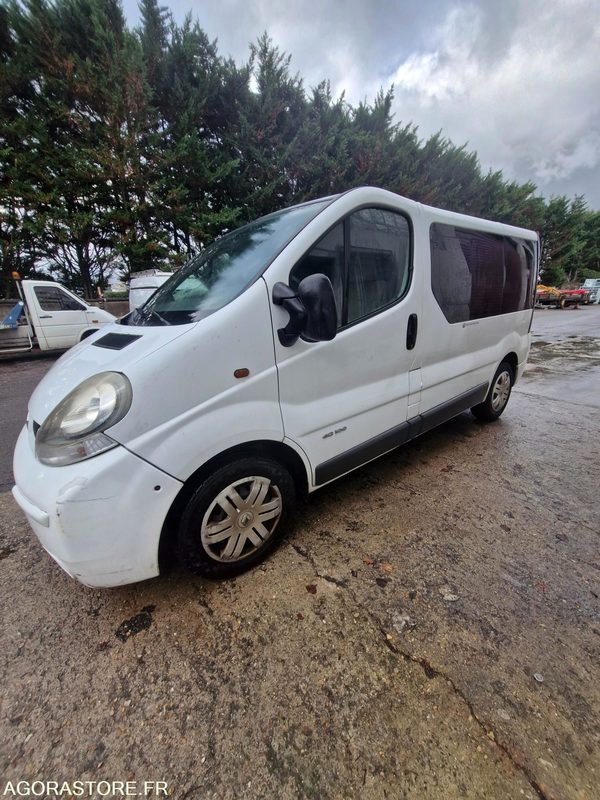 Renulat trafic passenger 1.9 dci 100 cv 244744 kms CLIM ,CHAUDIERE - Minibus, Personenvervoer: afbeelding 1 Renulat trafic passenger 1.9 dci 100 cv 244744 kms CLIM ,CHAUDIERE - Minibus, Personenvervoer: afbeelding 1
