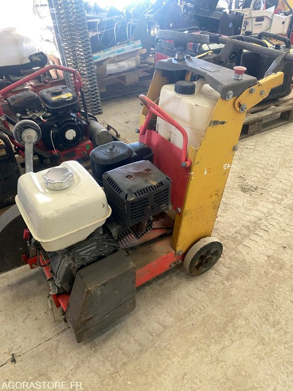 SCIE A SOL HUSQVARNA FS400LCV - 450 mm - Bouwmaterieel: afbeelding 1 SCIE A SOL HUSQVARNA FS400LCV - 450 mm - Bouwmaterieel: afbeelding 1