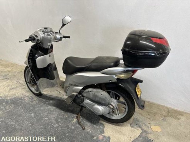 SCOOTER HONDA SH125 - 2001 - 24167KM - 1087GF2A - Motorfiets: afbeelding 1 SCOOTER HONDA SH125 - 2001 - 24167KM - 1087GF2A - Motorfiets: afbeelding 1