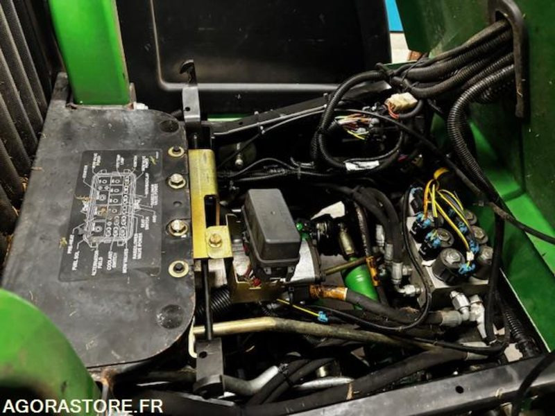 TONDEUSE HELICOIDALE JOHN DEERE 8400-ROULANTE-1521 HEURES. - Gazonmaaier: afbeelding 4 TONDEUSE HELICOIDALE JOHN DEERE 8400-ROULANTE-1521 HEURES. - Gazonmaaier: afbeelding 4