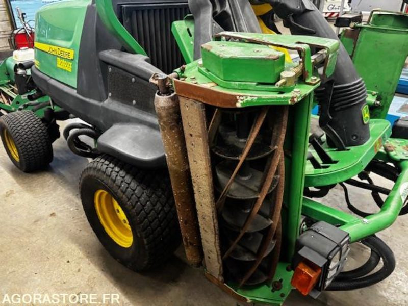 TONDEUSE HELICOIDALE JOHN DEERE 8400-ROULANTE-1521 HEURES. - Gazonmaaier: afbeelding 1 TONDEUSE HELICOIDALE JOHN DEERE 8400-ROULANTE-1521 HEURES. - Gazonmaaier: afbeelding 1
