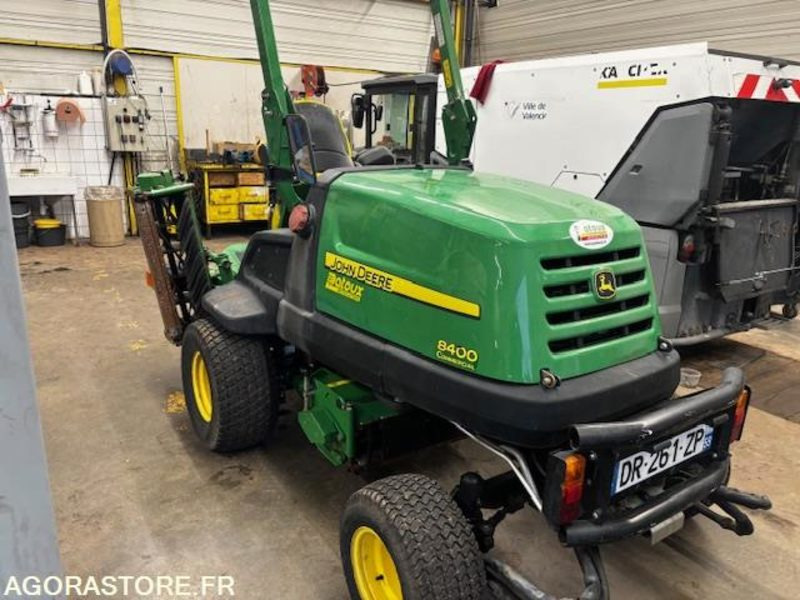 TONDEUSE HELICOIDALE JOHN DEERE 8400-ROULANTE-1521 HEURES. - Gazonmaaier: afbeelding 2 TONDEUSE HELICOIDALE JOHN DEERE 8400-ROULANTE-1521 HEURES. - Gazonmaaier: afbeelding 2