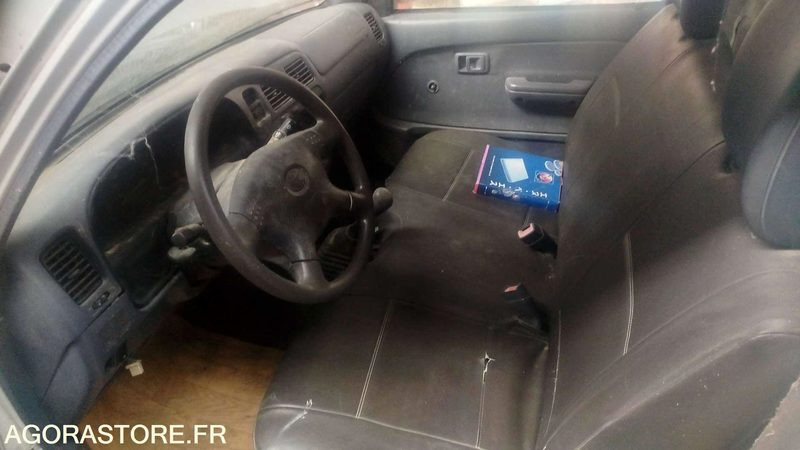 TOYOTA HILUX - 225000KM - 2003 - Kipper bestelwagen: afbeelding 4 TOYOTA HILUX - 225000KM - 2003 - Kipper bestelwagen: afbeelding 4