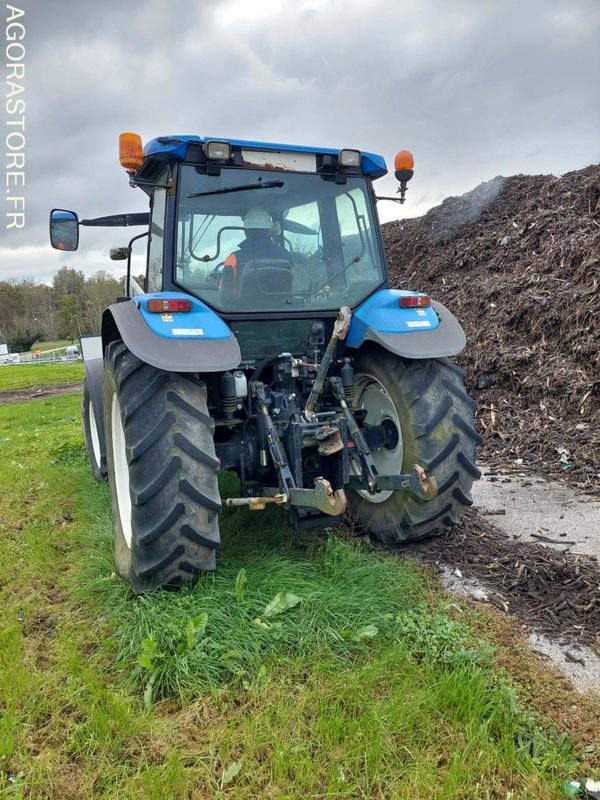 Tracteur New Holland avec chargeuse Mailleux - Tractor: afbeelding 2 Tracteur New Holland avec chargeuse Mailleux - Tractor: afbeelding 2