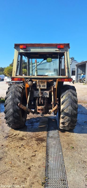 Tracteur Renault 651 8066H - Tractor: afbeelding 2 Tracteur Renault 651 8066H - Tractor: afbeelding 2