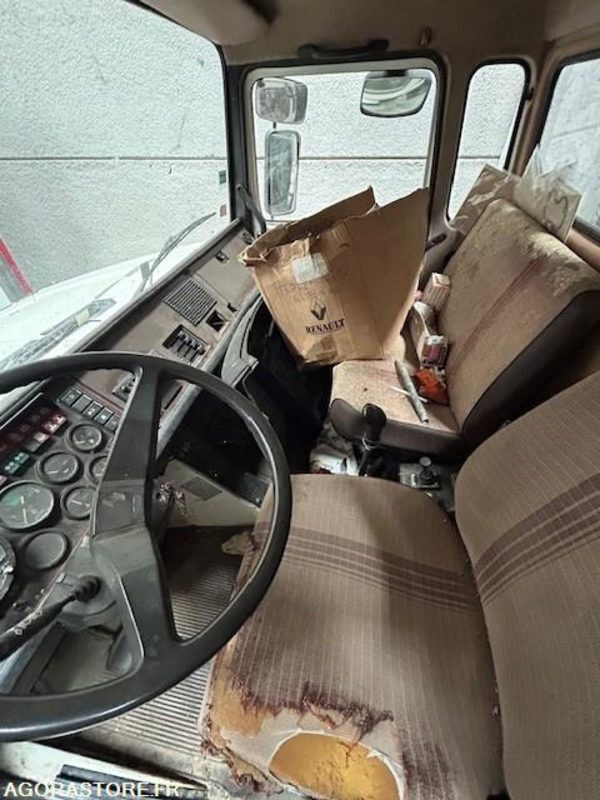 RENAULT TRACTEUR C290 4X4 110KM/H 282500 KM - Trekker: afbeelding 5 RENAULT TRACTEUR C290 4X4 110KM/H 282500 KM - Trekker: afbeelding 5