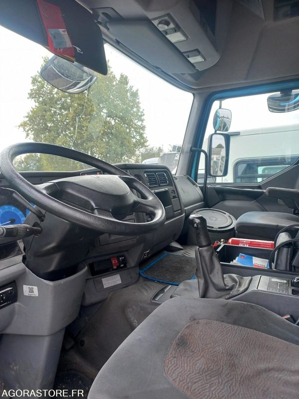 TRACTEUR RENAULT TRUCKS AVEC POMPE DK258VR (vente uniquement export) - Trekker: afbeelding 4 TRACTEUR RENAULT TRUCKS AVEC POMPE DK258VR (vente uniquement export) - Trekker: afbeelding 4