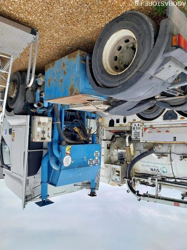 Tracteur RENAULT 420 ADR avec pompe 2002 (544000Km) Roulant EXPORT UNIQUEMENT - Trekker: afbeelding 4 Tracteur RENAULT 420 ADR avec pompe 2002 (544000Km) Roulant EXPORT UNIQUEMENT - Trekker: afbeelding 4