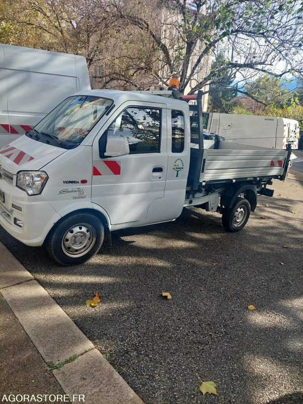 Tri-benne Giotti Victoria Gladiator Essence - Kipper bestelwagen: afbeelding 1 Tri-benne Giotti Victoria Gladiator Essence - Kipper bestelwagen: afbeelding 1