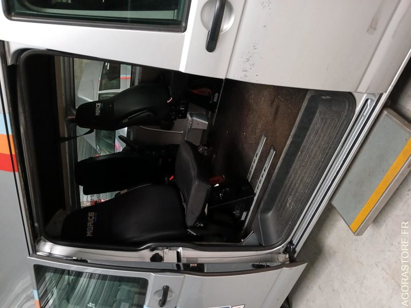 VOLSWAGEN TRANSPORTER TPMR N°160421 - Minibus, Personenvervoer: afbeelding 4 VOLSWAGEN TRANSPORTER TPMR N°160421 - Minibus, Personenvervoer: afbeelding 4