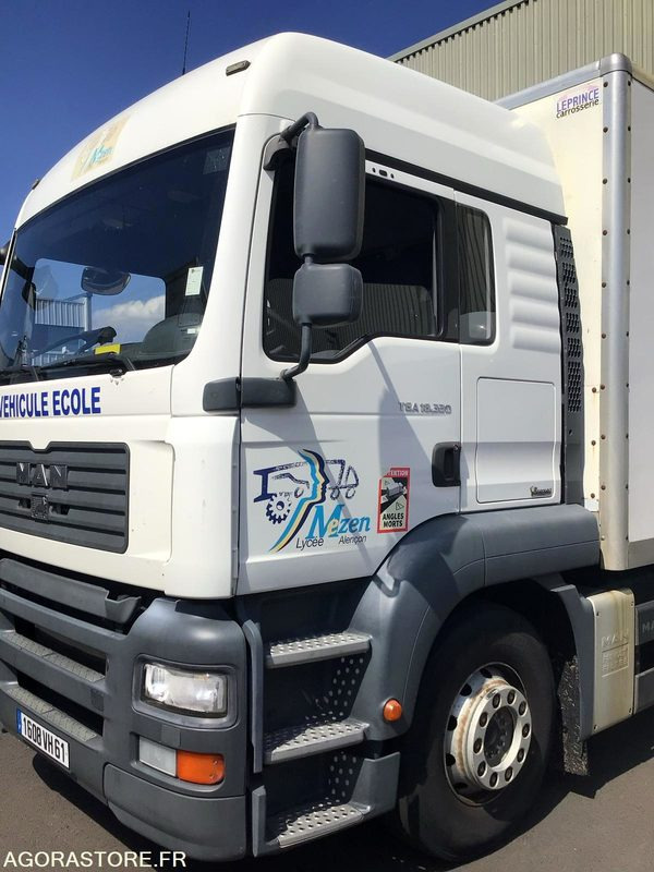 CAMION PORTEUR - Vrachtwagen: afbeelding 1 CAMION PORTEUR - Vrachtwagen: afbeelding 1