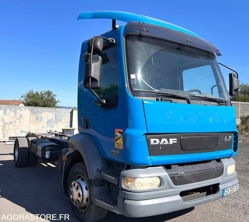 DAF LF 55.220 (6 CYLINDRES CUMMINS) - Vrachtwagen: afbeelding 1 DAF LF 55.220 (6 CYLINDRES CUMMINS) - Vrachtwagen: afbeelding 1