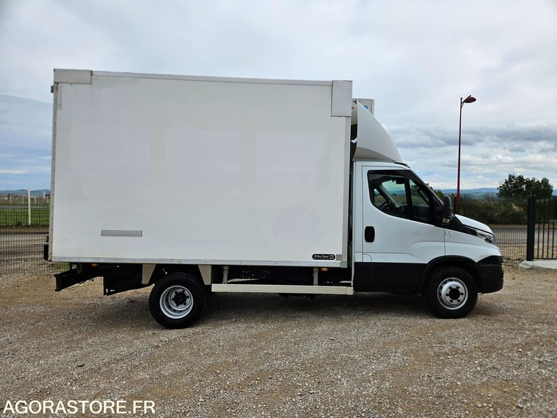 IVECO DAILY 72C21 PORTE VIANDE FRIGORIFIQUE - 2017 - Vrachtwagen: afbeelding 1 IVECO DAILY 72C21 PORTE VIANDE FRIGORIFIQUE - 2017 - Vrachtwagen: afbeelding 1