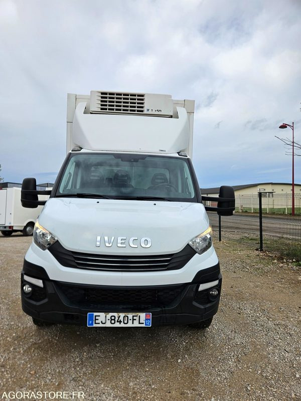 Vrachtwagen IVECO DAILY 72C21 PORTE VIANDE FRIGORIFIQUE - 2017: afbeelding 11 Vrachtwagen IVECO DAILY 72C21 PORTE VIANDE FRIGORIFIQUE - 2017: afbeelding 11
