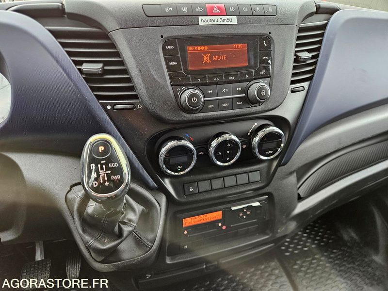 Vrachtwagen IVECO DAILY 72C21 PORTE VIANDE FRIGORIFIQUE - 2017: afbeelding 7 Vrachtwagen IVECO DAILY 72C21 PORTE VIANDE FRIGORIFIQUE - 2017: afbeelding 7