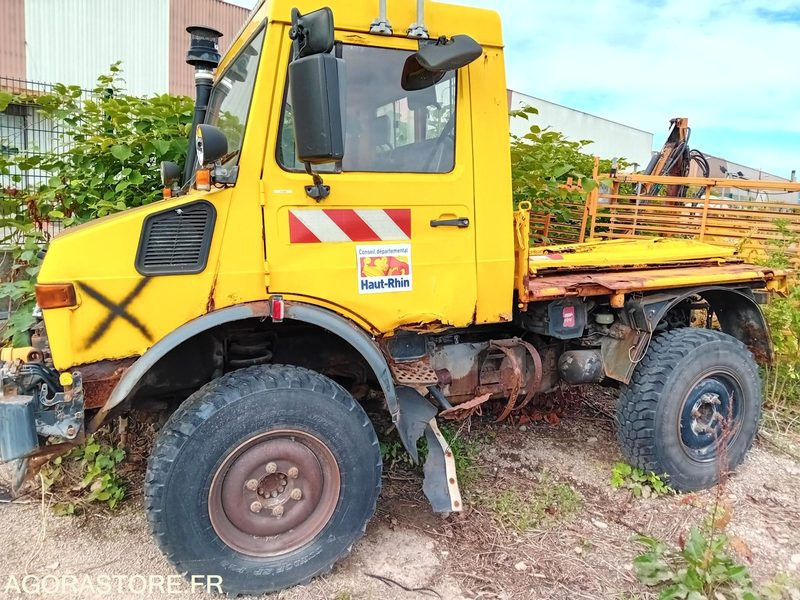 MERCEDES UNIMOG 5721-XK-68 - Vrachtwagen: afbeelding 1 MERCEDES UNIMOG 5721-XK-68 - Vrachtwagen: afbeelding 1