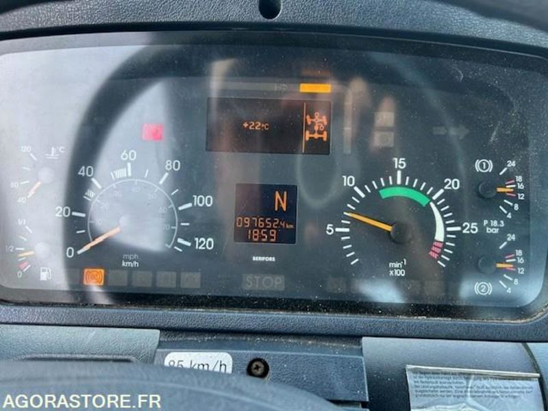 MERCEDES UNIMOG U300C VERSION COMMUNALE 2000 97652 KM - Vrachtwagen: afbeelding 3 MERCEDES UNIMOG U300C VERSION COMMUNALE 2000 97652 KM - Vrachtwagen: afbeelding 3