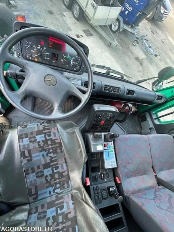 MERCEDES UNIMOG U300C VERSION COMMUNALE 2000 97652 KM - Vrachtwagen: afbeelding 4 MERCEDES UNIMOG U300C VERSION COMMUNALE 2000 97652 KM - Vrachtwagen: afbeelding 4