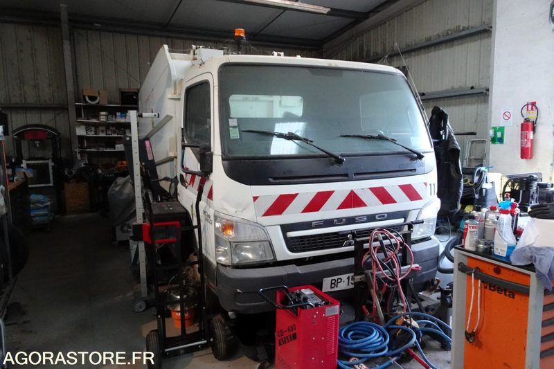 Mitsubishi Fuso Bluetec 5 - Vrachtwagen: afbeelding 1 Mitsubishi Fuso Bluetec 5 - Vrachtwagen: afbeelding 1