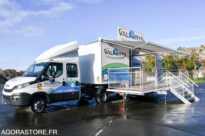 VEHICULE EVENEMENTIEL - CAMION PODIUM IVECO DAILY 6000 kms 2018 - Vrachtwagen: afbeelding 2 VEHICULE EVENEMENTIEL - CAMION PODIUM IVECO DAILY 6000 kms 2018 - Vrachtwagen: afbeelding 2